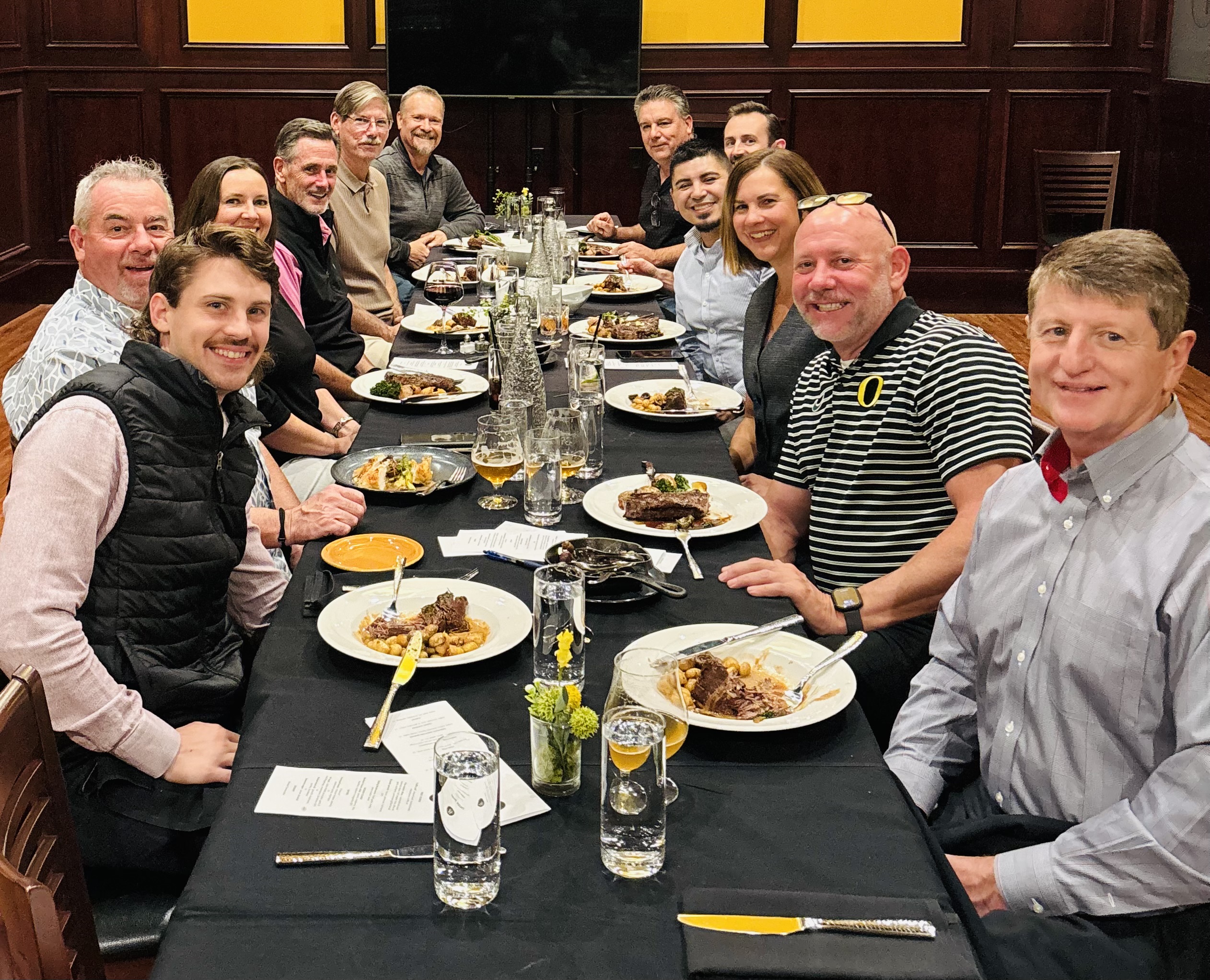OMHA members dining at banquet