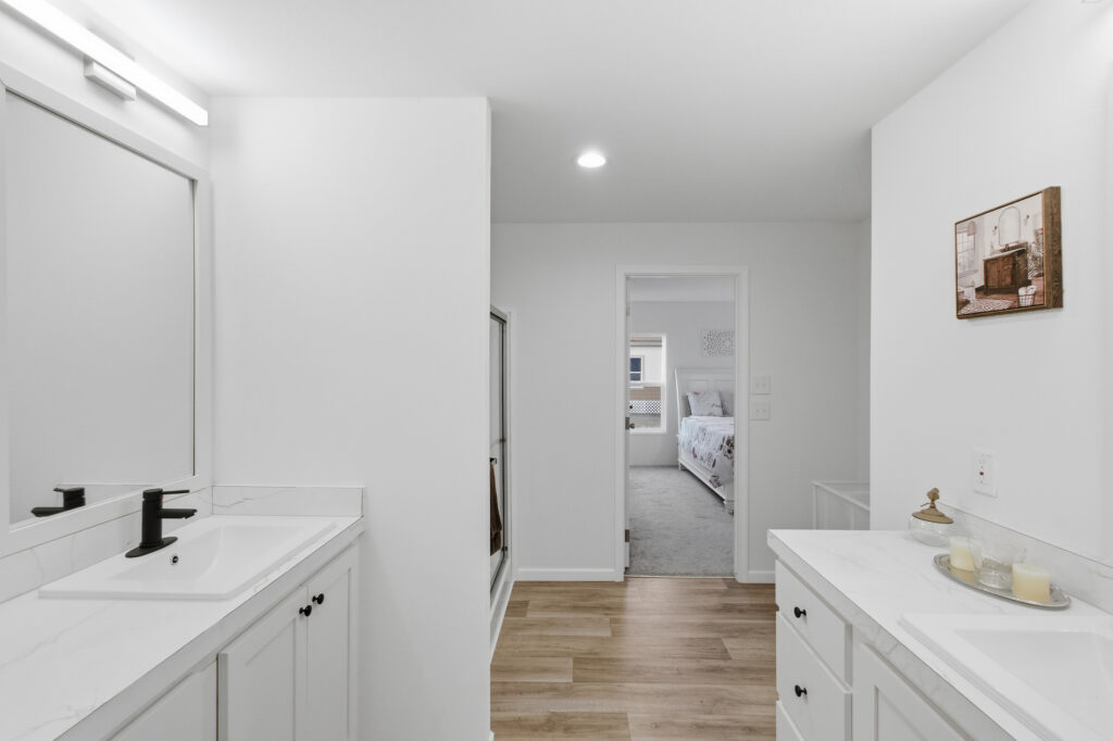 manufactured home bathroom with double vanities